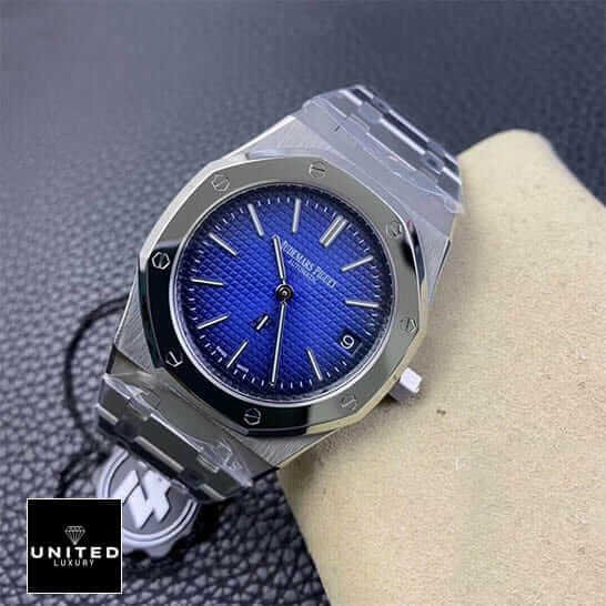 Audemars Piguet Royal Oak ap-extra-thin-blue-dial-4