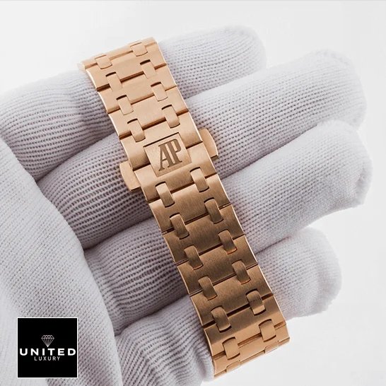 Audemars Piguet Royal Oak 15500OR Audemars Piguet 26470OR.OO_.1000OR.01 Rose Gold Bracelet Replica on the hand