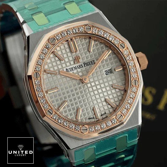 Audemars Piguet Royal Oak Ladies 67651SR.ZZ.1261SR.01 Audemars Piguet Diamond Bezel White Dial Replica on the ap box