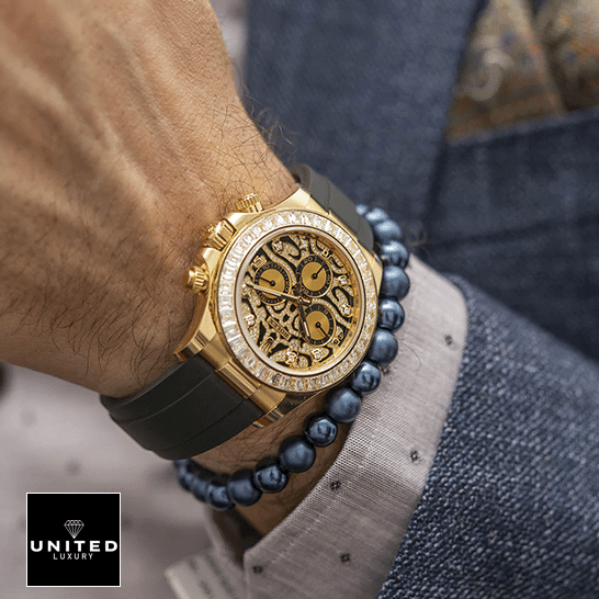 Rolex Cosmograph Daytona 116588TBR Rolex Daytona Yellow Gold 116508-0004 Replica on his arm