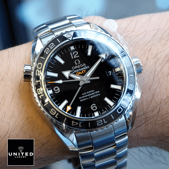 Omega Seamaster Planet Ocean Co-Axial 232.30.44.22.01.001 Omega Seamaster Gmt Black Dial Stainless Steel Replica on the wrist