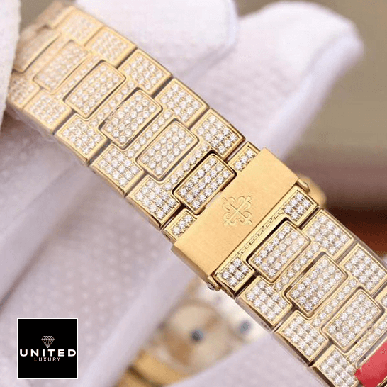 Patek Philippe Nautilus 5711/1A-018 Patek Philippe Diamond Gold Bracelet Replica on the glove white hand