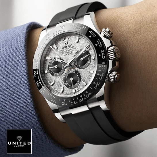 Rolex Daytona M116519LN Black Rubber Replica on his arm