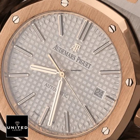Audemars Piguet Royal Oak 15400SR.OO.1220SR.01 Perfect Clone Edition audemars piguet royal oak self winding two tone 15400SR man Audemars Piguet Automatıc White Dial Replica close analog view