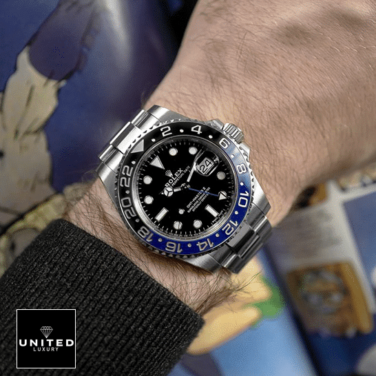 Rolex GMT-Master II 116710BLNR Rolex GMT-Master II Black Dial Batman Bezel 116710BLNR Oyster Replica on his arm