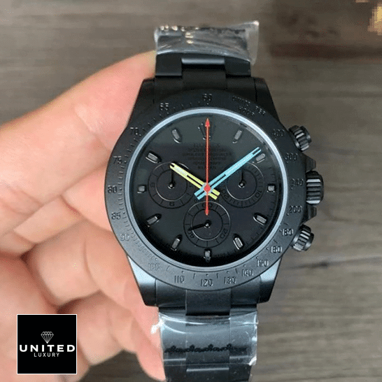 Rolex Cosmograph Daytona 116520 Rolex Blaken Daytona Date All Black 116520 Replica on his hands