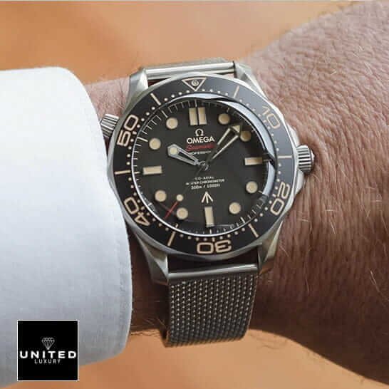 Omega Seamaster Diver 210.90.42.20.01.001 007 Edition Collector’s Copy 1:1 omega seamaster 300 replica 1 Omega Seamaster 300 Black Dial Replica on the man wrist