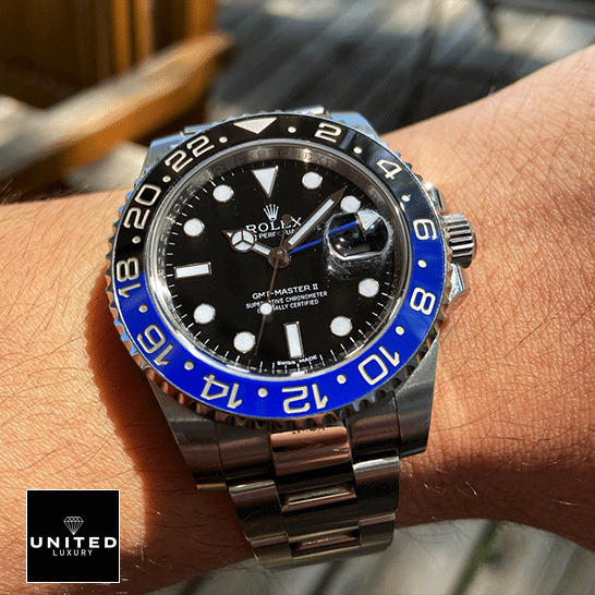 Rolex GMT-Master II 116710BLNR Rolex GMT-Master II Black Dial Batman Bezel 116710BLNR Replica on his arm