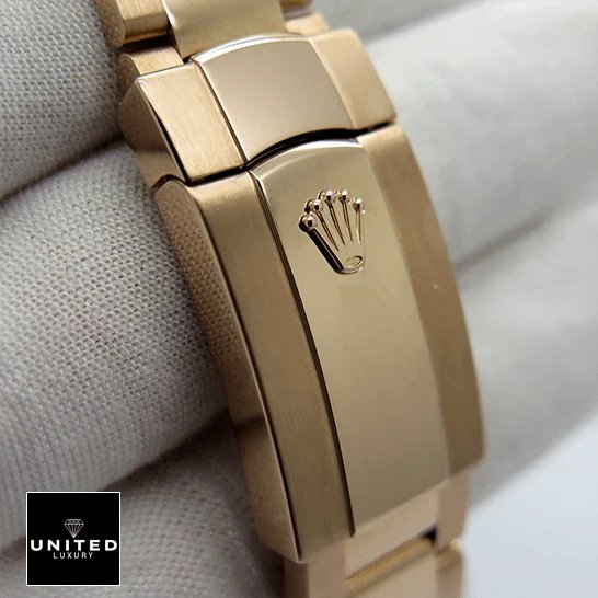 Rolex Sky-Dweller 326935 Rolex Sky-Dweller Rose Gold Fold Clasp on the Rolex Logo 326935-0005 Replica