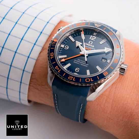 Omega Seamaster Planet Ocean Co-Axial Master Chronometer Chronograph 232.30.44.22.03.001 Perfect Clone Edition omega seamaster planet ocean steel 232 32 44 22 03 001 blue dial hand Omega Seamaster Gmt 232_32_44_22_03_001 Blue Bezel Replica on the man wrist