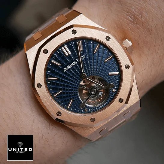 Audemars Piguet Royal Oak Tourbillon 26522OR Audemars Piguet Royal Oak 26522OR.OO_.1220OR.01 Replica blue dial on the wrist