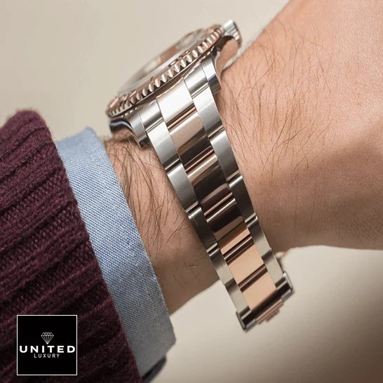 Rolex Yacht-Master 116621-0002 Collector’s Clone 1:1 rolex yacht master 116621 rose gold automatic brown dial replica stainless steel 1 Rolex 116621 Oyster Rose Gold Replica on the man wrist