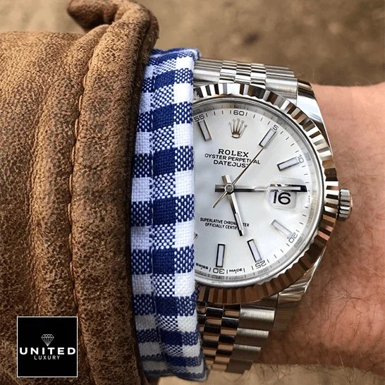 Rolex Datejust 126334 Rolex 126334WSJ Perpetual Oyster Datejust White Dial Replica on the wrist